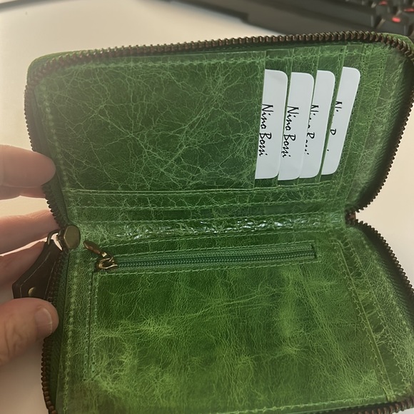 Nino Bossi Wallet Wristlet Green - Picture 3 of 4